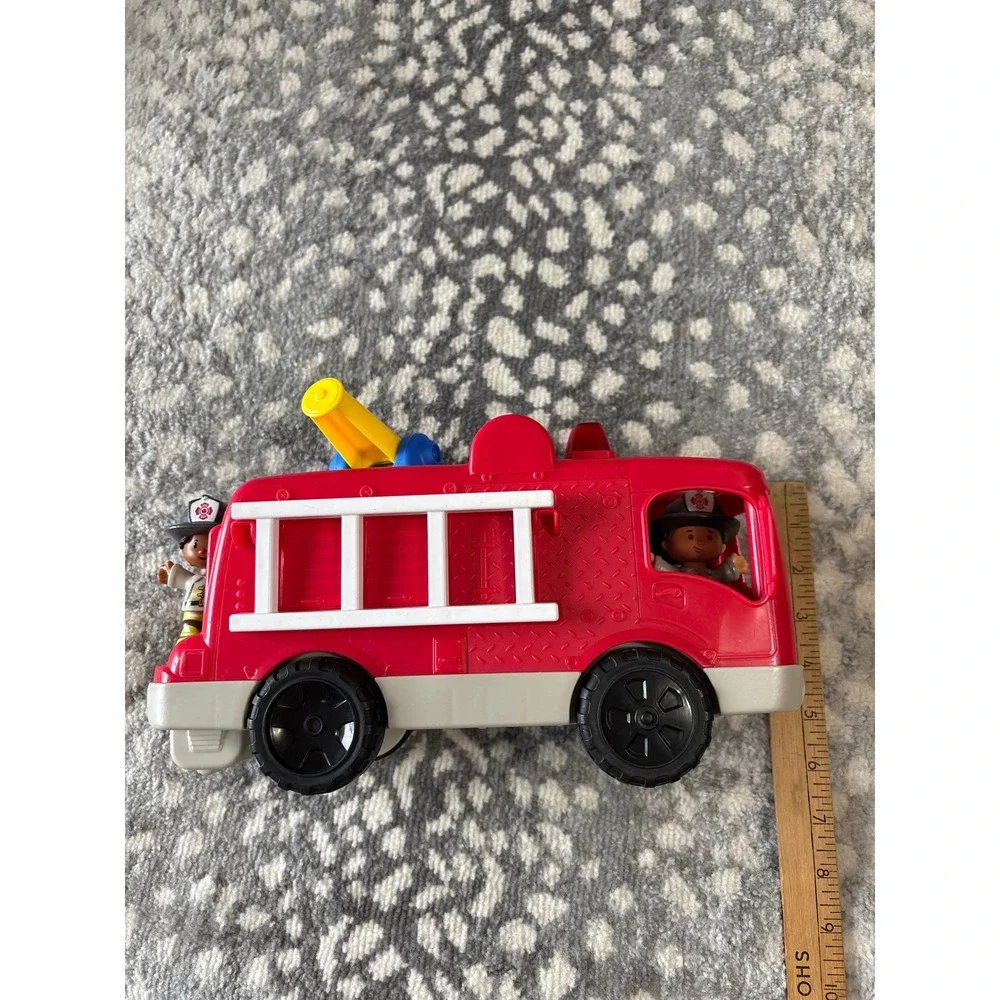 Fisher Price Little People Helping Others Fire Truck with 2 Figures Boy & Girl